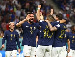 2026世界杯登录 冰淇淋贯穿夏日！户外滑梯儿童呼唤全民疯狂乐园